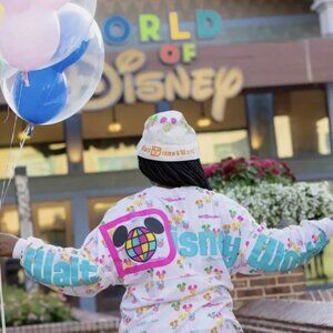 Walt Disney World 50th Anniversary Vault Collection Balloon Spirit Jersey Small